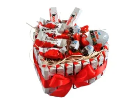 tort-z-kinder-serce-urodziny-imieniny-wielkanoc