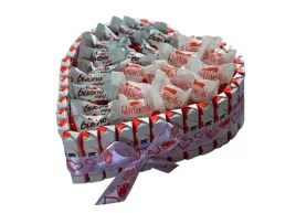 tort-z-kinder-serce-urodziny-bueno-walentynki