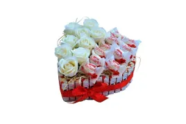 tort-z-kinder-serce-urodziny-bueno-dzien-matki