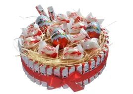 tort-z-kinder-box-urodziny-imieniny-prezent