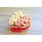 tort-kinder-box-serce-urodziny
