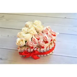 tort-kinder-box-serce-urodziny