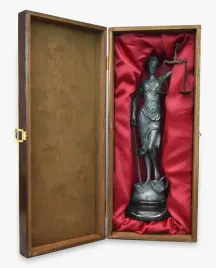 temida-40-cm-rzezba-z-brazu-patynowana-w-pudelku-prezentowym-z-dedykacja