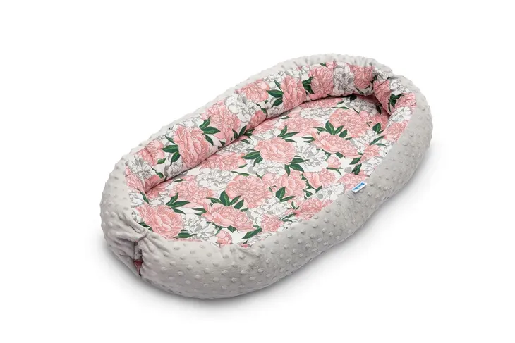gniazdo-kokon-minky-kolor-dominujacy-odcienie-granatowego