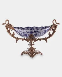 porcelanowa-misa-okuta-brazem-z-labedziami-blekitne-kwiaty