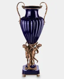 porcelanowa-amfora-z-podstawa-z-kobietami-z-brazu-fioletowa