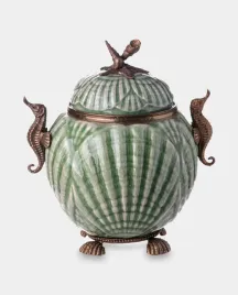 porcelanowa-szkatulka-okuta-brazem-z-konikami-morskimi-i-muszlami
