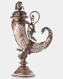 porcelanowy-rog-obfitosci-bialy-w-kwiaty-cornucopia-okuta-brazem