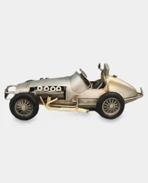 kultowy-samochod-wyscigowy-srebrny-bolid-retro-model-metalowy