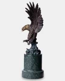 atakujacy-orzel-rzezba-z-brazu
