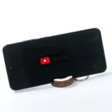 brelok-podstawka-pod-telefon-material-ozdoby-drewno