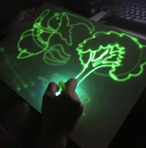 tablica-magiczna-do-rysowania-swiatlem-led