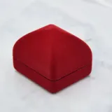 pudelko-czerwone