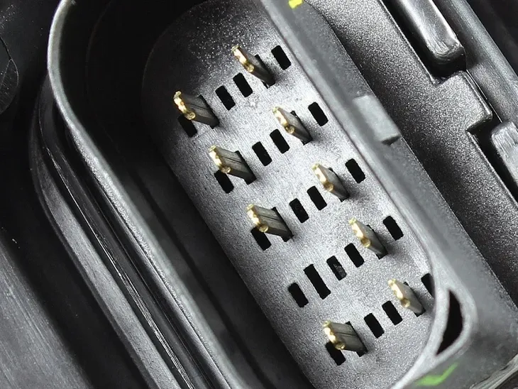 reflektor-tyc-20-6230-05-2-rodzaj-swiatel-mijania-tradycyjne-halogenowe