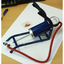 pompka-nozna-z-manometrem-1-cylinder