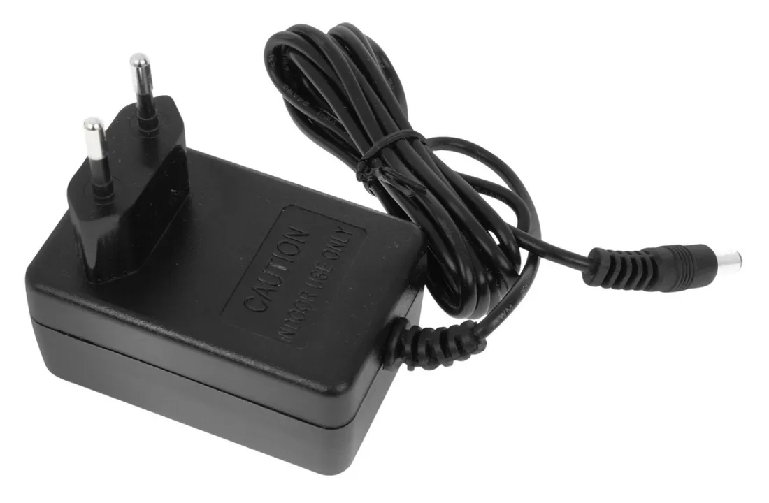 ladowarka-do-auta-na-akumulator-24v-1000ma-stan-nowy