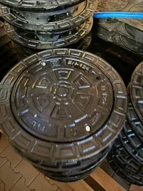 wlaz-zeliwny-okragly-fi-400-klasa-d400-drogowy-ciezki-solidny