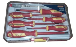 zestaw-izolowanych-wkretakow-z-probnikiem-walizka