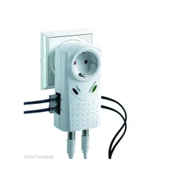 adapter-przeciwprzepieciowy-z-lampkami-kontrolnymi-i-1-gniazdem-ochronnym