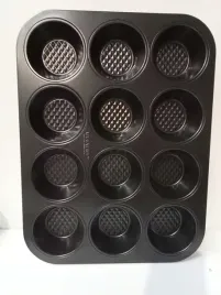 forma-na-12-muffinek-czarna
