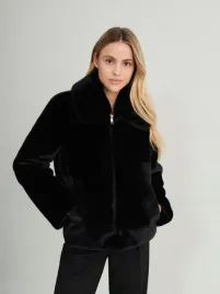 czarna-kurtka-ze-sztucznego-futerka-reserved-s