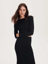 czarna-bluzka-z-dlugim-rekawem-i-ozdobnymi-przeszyciami-reserved-xl