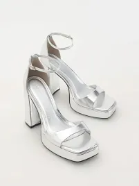 srebrne-metaliczne-sandaly-na-slupku-reserved-37