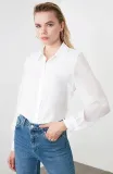 biala-przeswitujaca-koszula-trendyol-xs