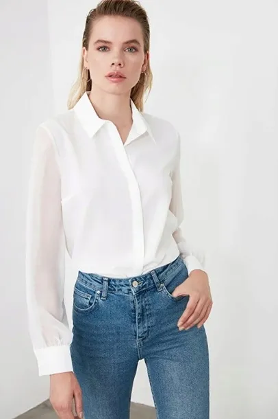 biala-przeswitujaca-koszula-trendyol-xs-linia-regular