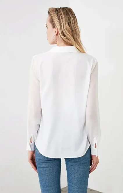 biala-przeswitujaca-koszula-trendyol-xs