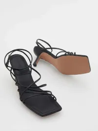 czarna-sandaly-na-obcasie-reserved-37