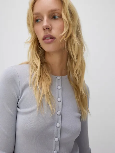 szary-krotki-sweter-reserved-s-linia-regular