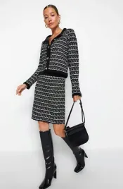 czarny-teksturowany-sweterek-trendyol-m