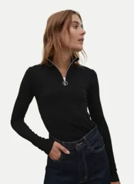 czarny-sweter-z-golfem-edited-xs