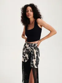 biala-spodnica-w-kwiatowy-print-reserved-m