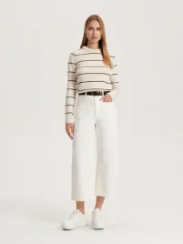 biale-bawelniane-spodnie-jeansowe-z-kieszeniami-reserved-m