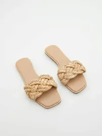 bezowe-klapki-z-pleciona-cholewka-reserved-37