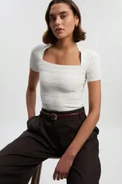 biala-dopasowana-bluzka-z-azurowym-splotem-karen-millen-l