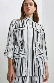 bialo-czarna-narzutka-w-paski-karen-millen-xs