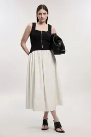 czarno-biala-sukienka-midi-z-szeroka-spodnica-petite-karen-millen-m