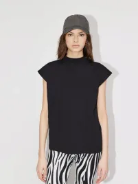 czarna-koszulka-irina-about-you-s