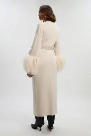 bezowy-cienki-plaszcz-z-futerkowymi-maknietami-karen-millen-s