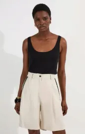 bezowe-spodenki-z-dekoracyjnymi-koronkowymi-wstawkami-karen-millen-l