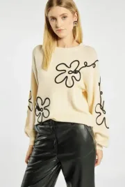 bezowy-sweter-z-kwiatami-hailys-m-l