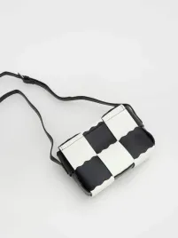 bialo-czarna-torebka-z-imitacja-skory-reserved