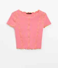 rozowy-top-z-krotkim-rekawem-i-pomaranczowym-odwroconym-szwem-house-xl