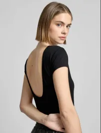 czzarne-body-z-krotkim-rekawem-karo-kauer-l