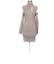 f0c108-szara-sukienka-swetrowa-z-golfem-i-odkrytymi-ramionami-tally-weijl-m