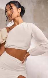 c6d206-biala-elegancka-bluza-na-jedno-ramie-prettylittlething-s