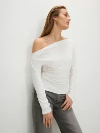 biala-bluzka-z-dlugim-rekawem-z-modalem-reserved-m